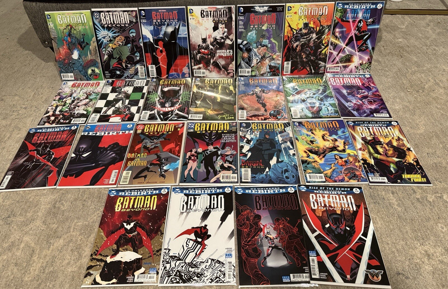 HUGE Batman Beyond lot (25 Comics) See Description...Amazing Deal!!!